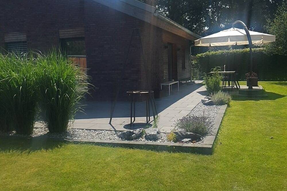 Modernes Haus mit großem Garten. Die Natur direkt vor der Tür. — Bild 4