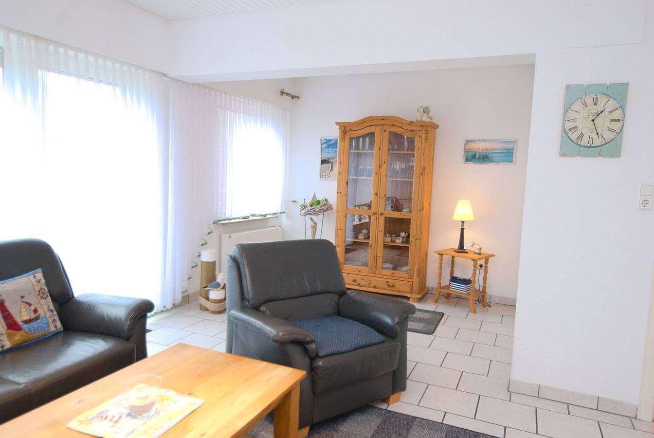 Strandnaher Ferienbungalow in Norddeich mit eingezäuntem Garten und Strandkorb. — Bild 3