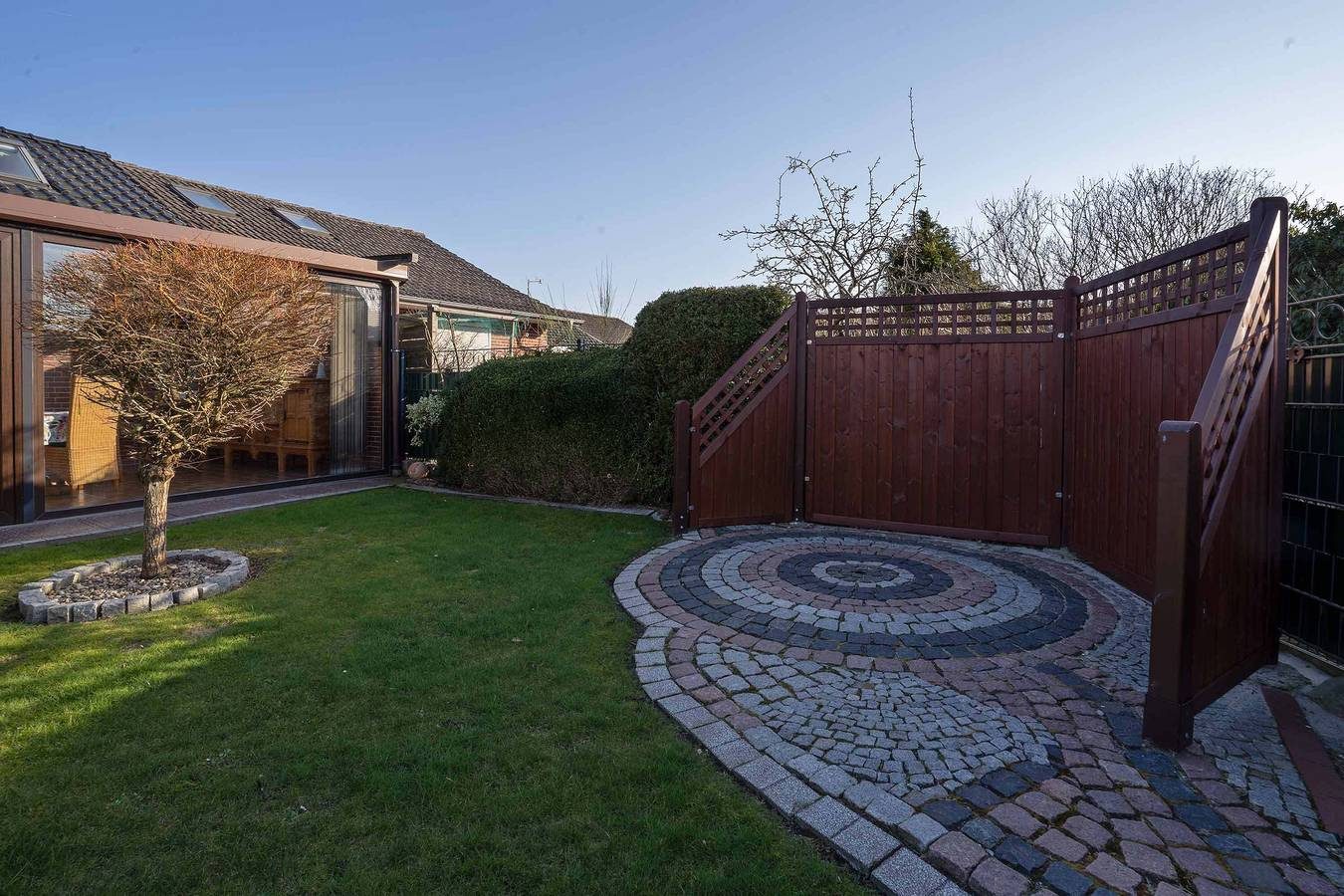 Ferienhaus 'Haus Ferienparadies' mit gemeinsamer Terrasse, privatem Garten und Wi-Fi — Bild 2