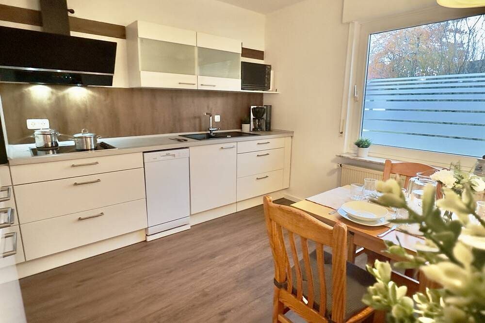 \"Willkommen im Ferienhaus Anita – 80 qm, Platz für 4, Hund & Garten!\"