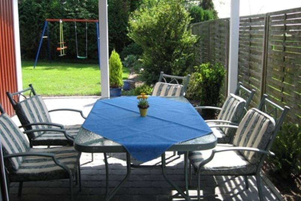 Gemütliches Ferienhaus für bis zu 4 Personen mit Terrasse und Garten — Bild 2