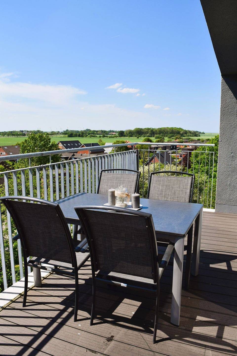 Moderne, hochwertige Ferienwohnung, Sauna, großer Balkon, strandnah