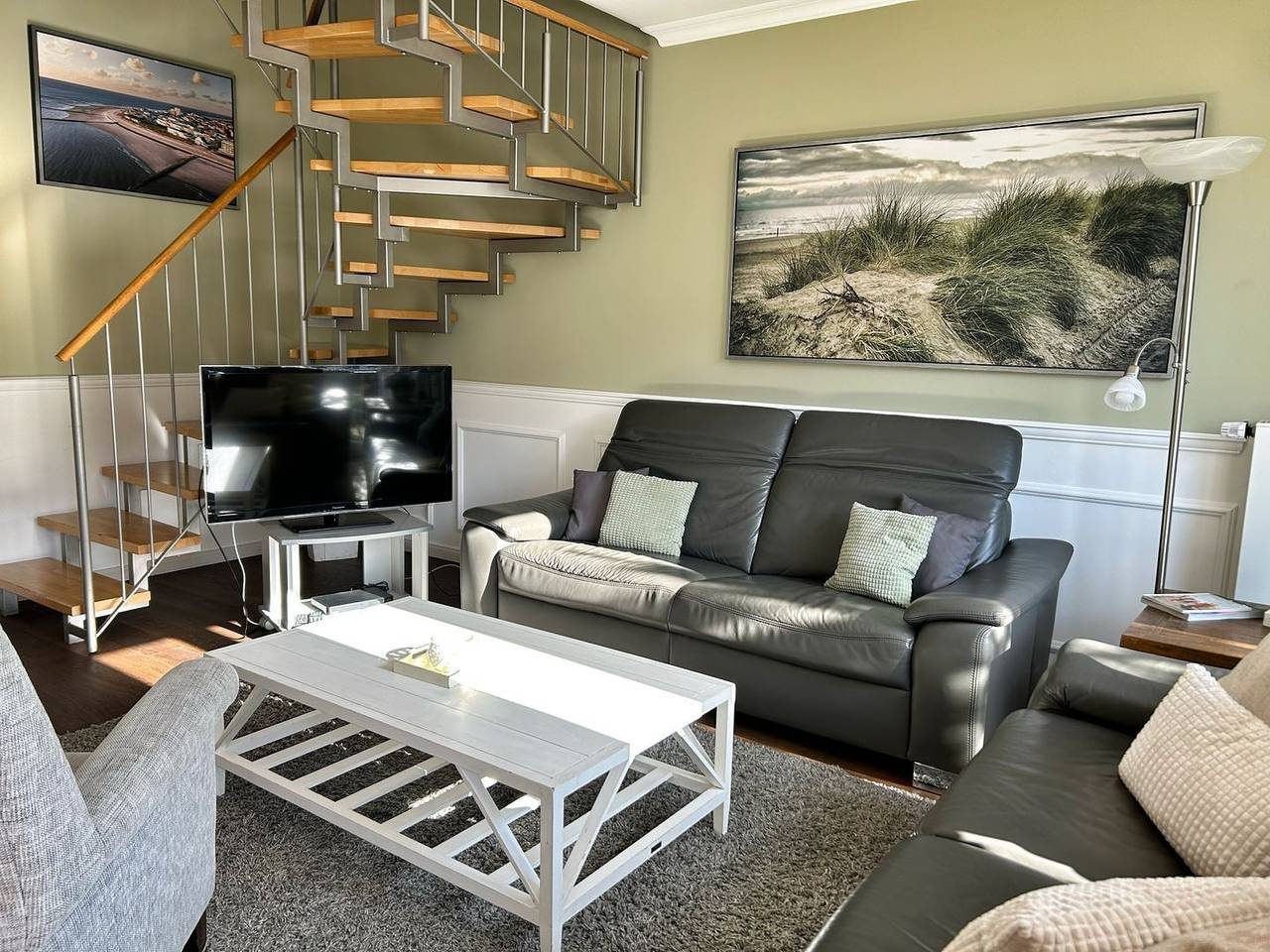 Das geräumige Ferienhaus verfügt über tollen Komfort in bester Lage! — Bild 3