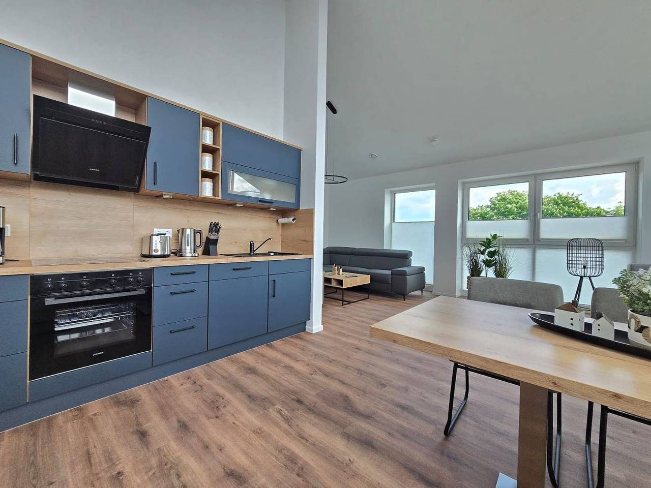 Herzlich Willkommen in der wunderschönen Ferienwohnung Emil, direkt am Norder Tief — Bild 3