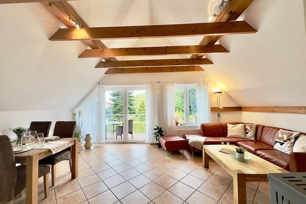 Küstenzauber: 70m² Ferienwohnung für bis zu 4 Personen mit Balkon