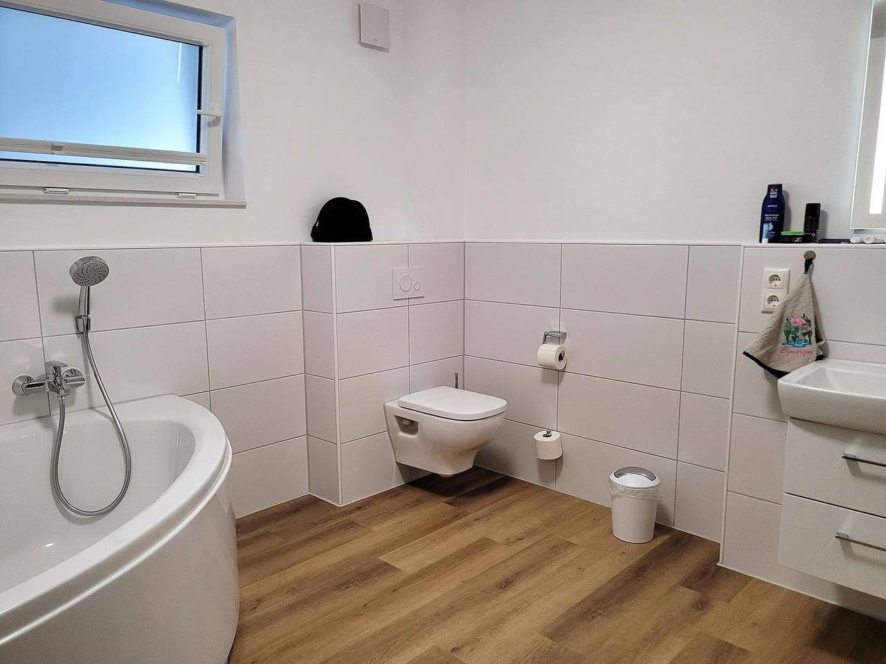 Moderne, hochwertige Ferienwohnung, Sauna, großer Balkon, Meerblick, strandnah — Bild 4
