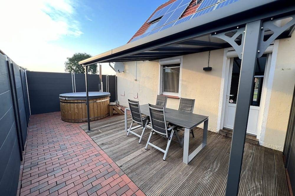 Beautiful holiday home with hot tub. In short: relax and enjoy!