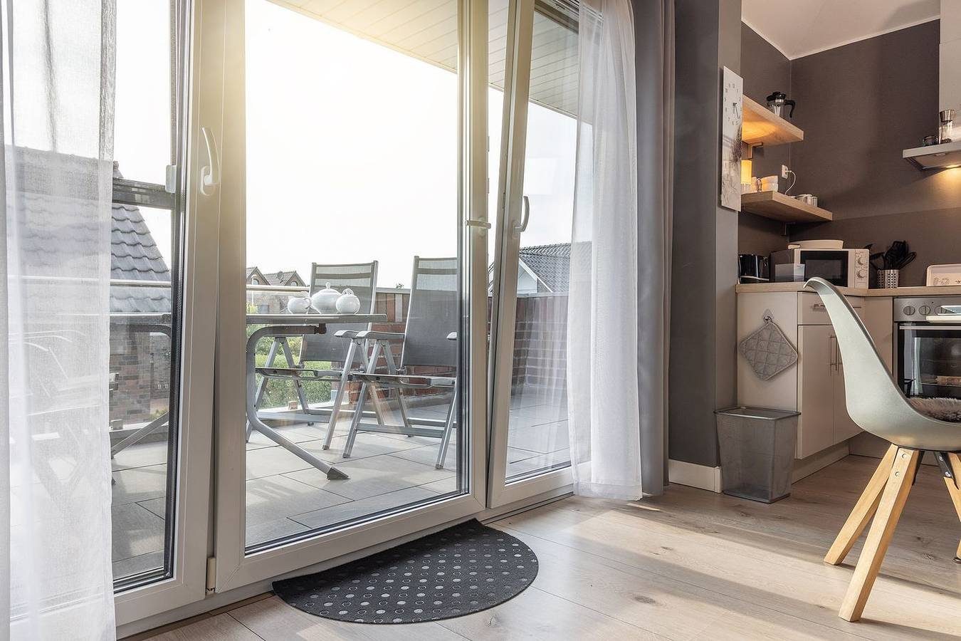 Einfach mal etwas anderes! Das 2015 fertiggestellte Ferienhaus mit dem besonderem Flair, bietet auf ca. 80 qm alle Annehmlichkeiten, die 4 Erwachsene und ein Kleinkind benötigen. — Bild 3