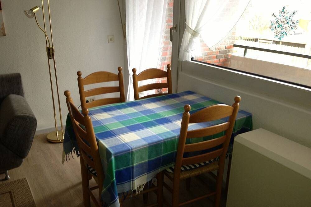 Ferienwohnung direkt am Strand in Norddeich  Parkplatz am Haus — Bild 3