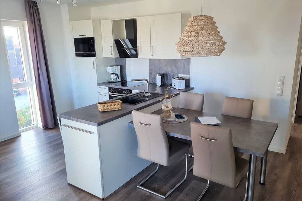Moderne, hochwertige Ferienwohnung, Sauna, großer Balkon, Meerblick, strandnah
