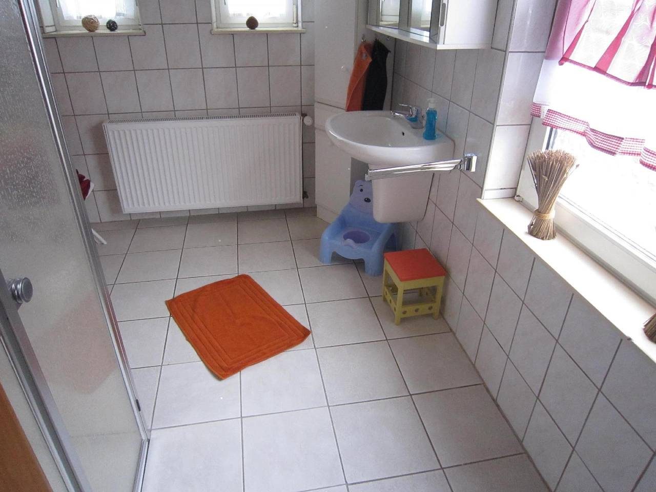 Ferienhaus mit Garten und Terrasse — Bild 5