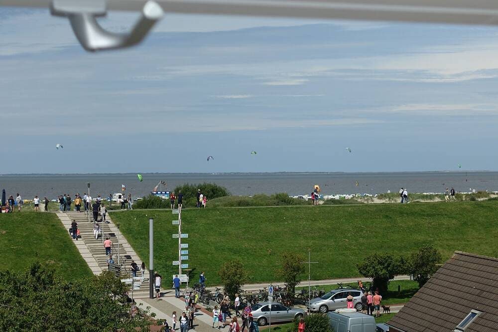 Gemütliches Dachstudio Norddeich Panorama Fenster mit Meerblick Strand 50 Meter — Bild 5