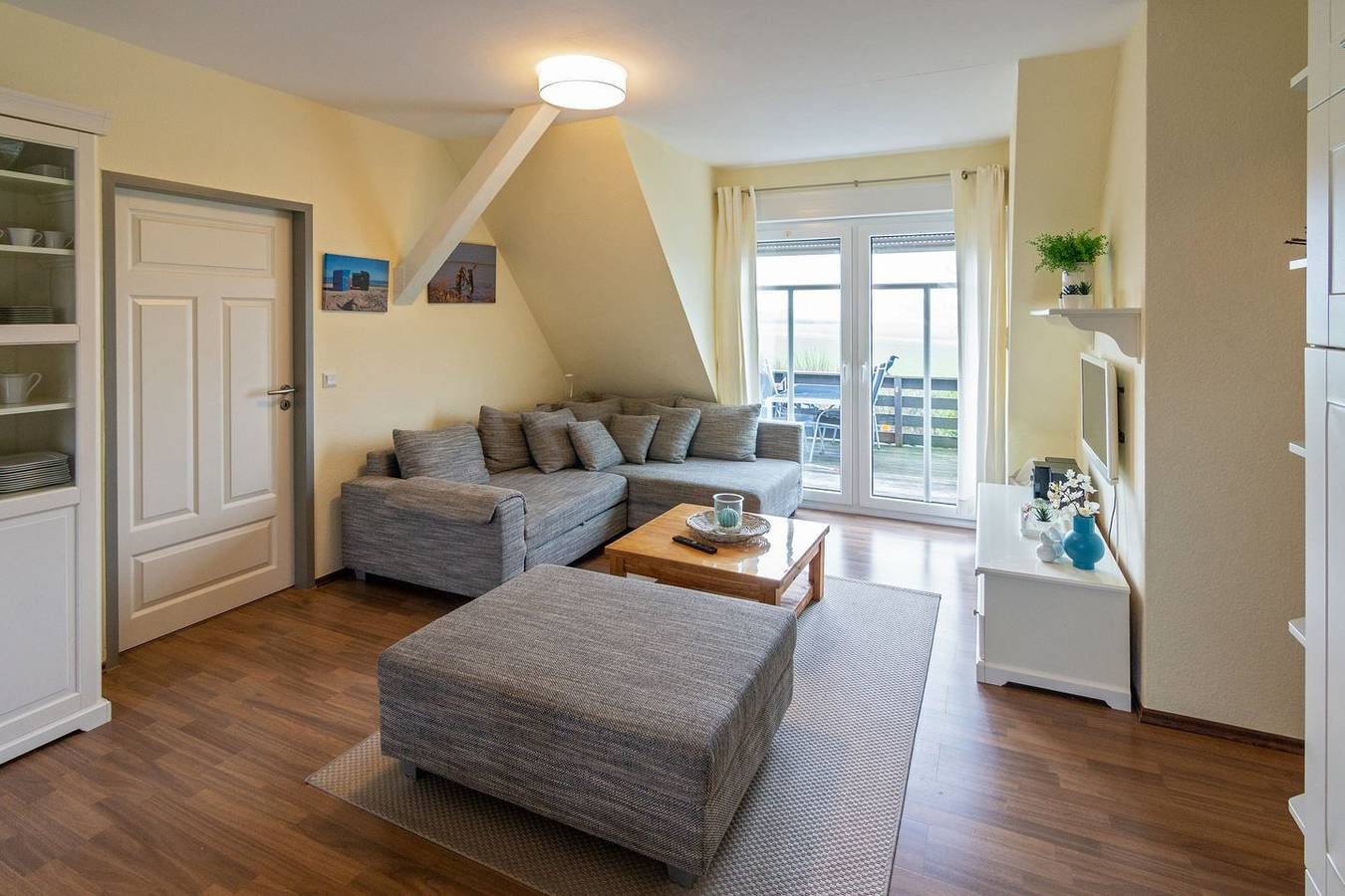 Entspanne und erlebe die Natur: Deine Ferienwohnung Deichbrise in Dornumersiel! — Bild 2