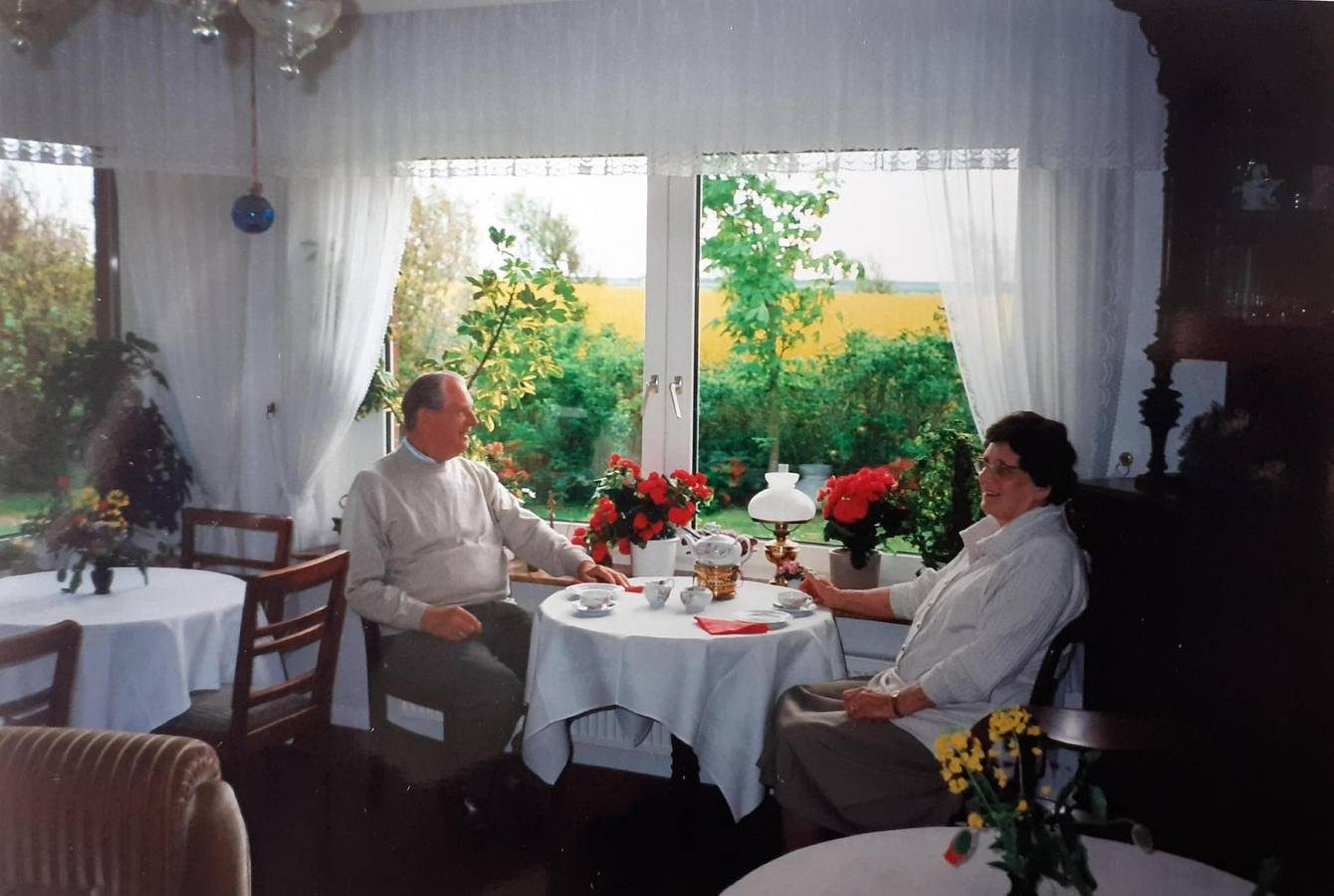 Doppelzimmer mit Frühstück , auch als Einzelzimmer, im Obergeschoß — Bild 3