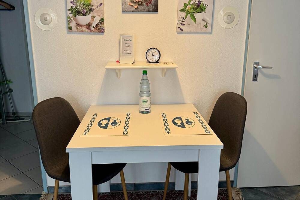 Diese Ferienwohnung in Strandnähe besticht durch den hellen Wintergarten, bei de — Bild 3