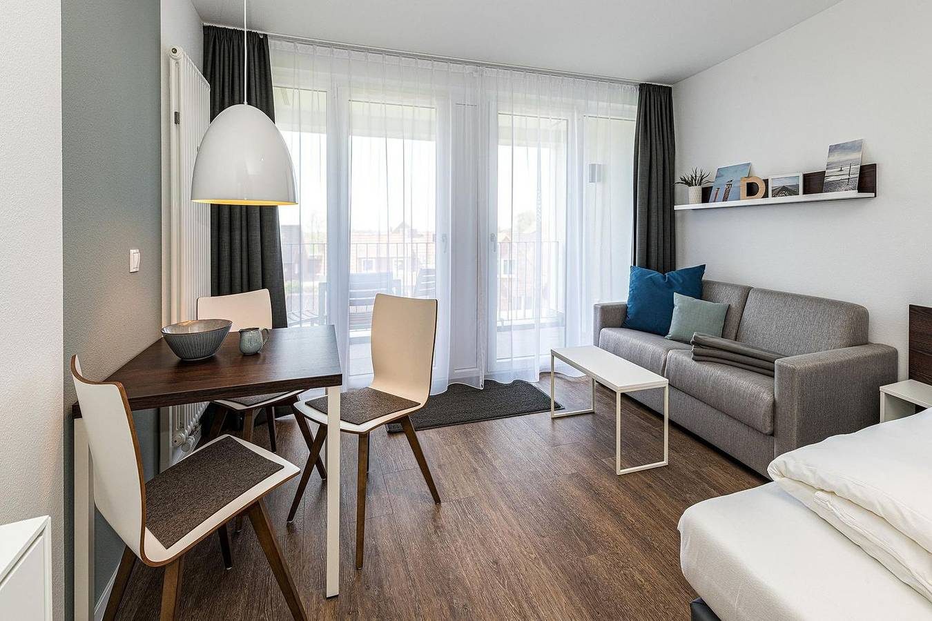 Nordseenahes Ferienapartment mit Balkon, Parkplatz, Schwimmbad- & Saunanutzung