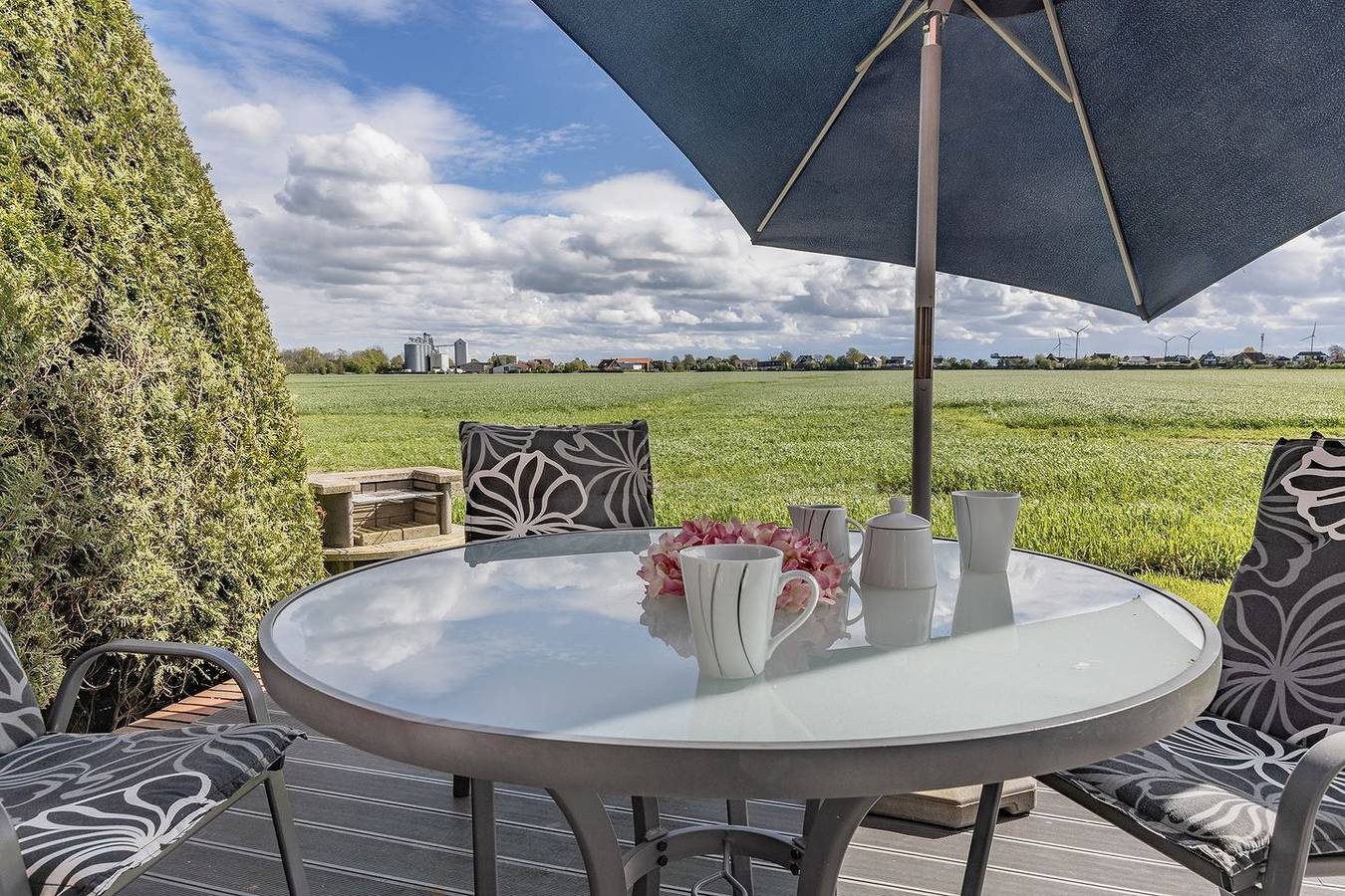 Gemütliches Nurdach- Ferienhaus in Carolinensiel (60 m²) für 4 – 5 Personen