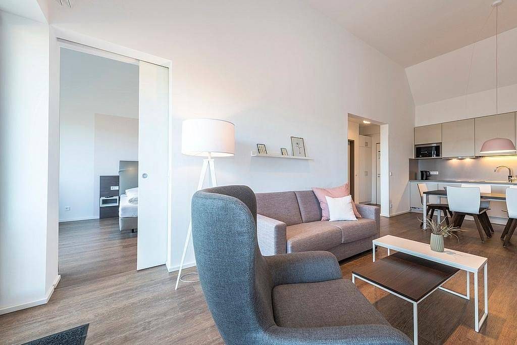Top Apartment in Strandnähe mit toller Loggia, zwei Bädern und Sauna im Haus! — Bild 3