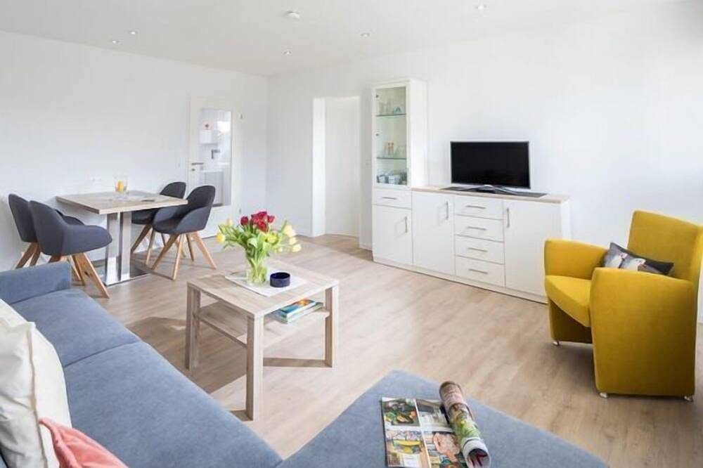 Geräumige 2-Raum-Ferienwohnung in gepflegter Anlage mit Schwimmbad im Haus