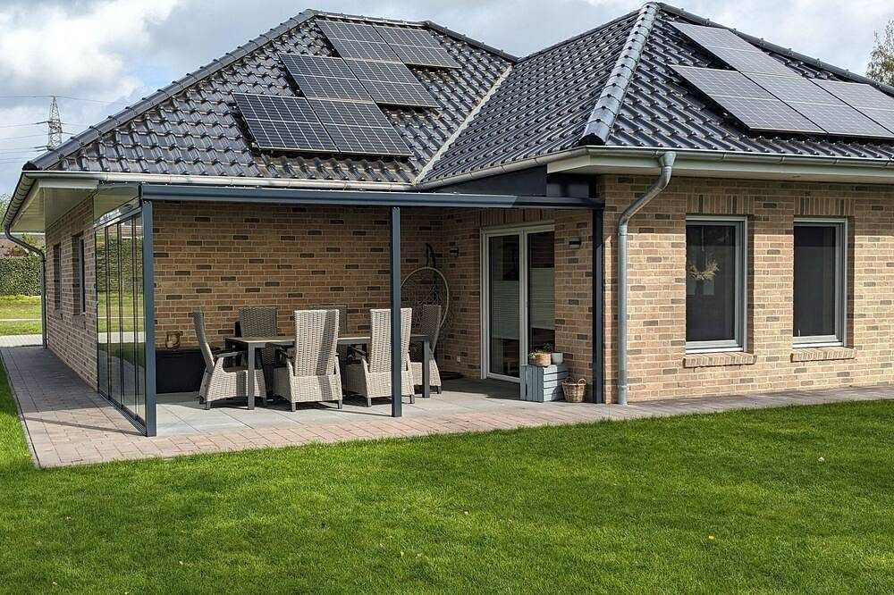 Alleinstehendes Ferienhaus mit überdachter Terrasse