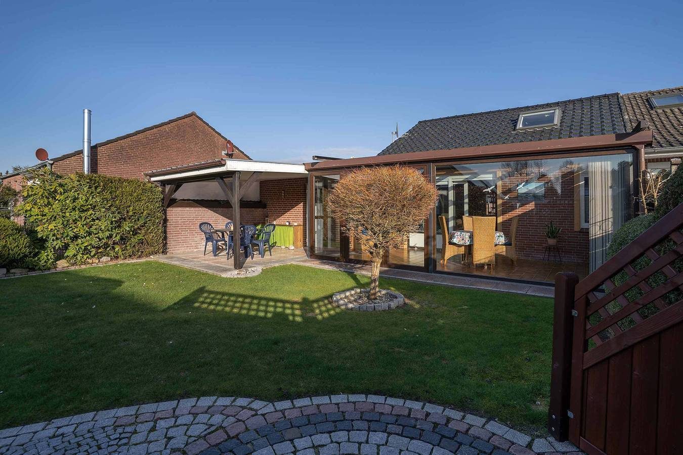 Ferienhaus 'Haus Ferienparadies' mit gemeinsamer Terrasse, privatem Garten und Wi-Fi