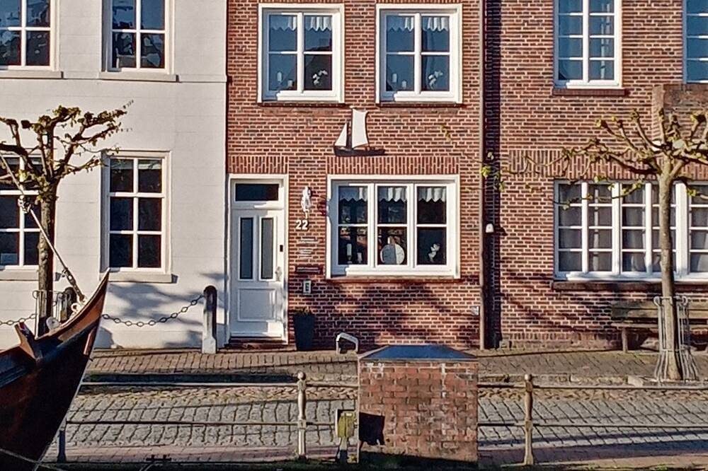 Ferienhaus mit Panoromablick auf den historischen Hafen von Weener