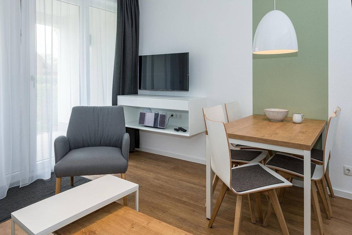 Apartment nahe der See mit zwei Terrassen, Parkplatz, Schwimmbad- & Saunanutzung — Bild 2