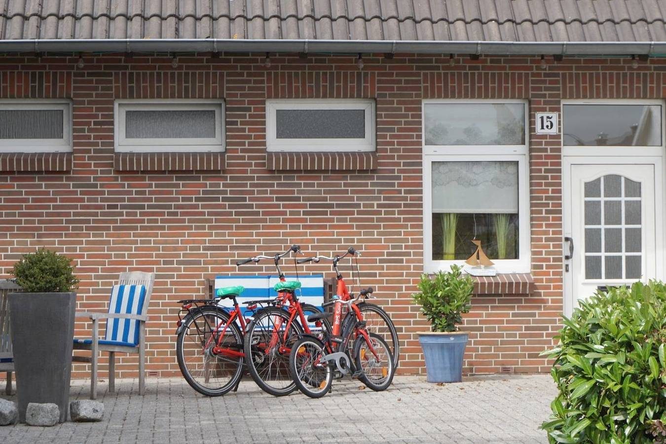 Geräumige Wohnung - ca.80 m²- im 1. Obergeschoss mit eigenem Zugang, über dem Bps Fahrradladen 
Bei dieser Wohnung sind  hochwertige, werkstattgeprüfte Fahrräder (Pedalecs gegen Aufpreis) oder Bollerwagen im Mietpreis enthalten. — Bild 5