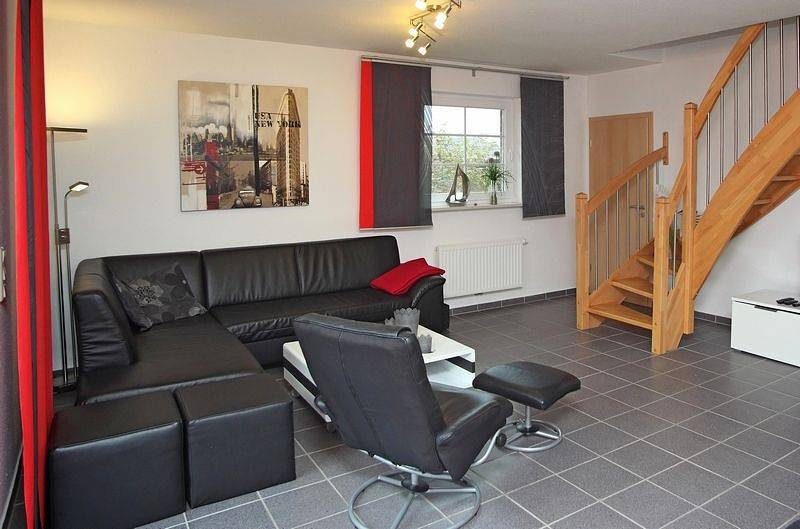 Ferienhaus (100qm) für 6 Personen mit Kamin und Garten in zentraler Lage — Bild 3