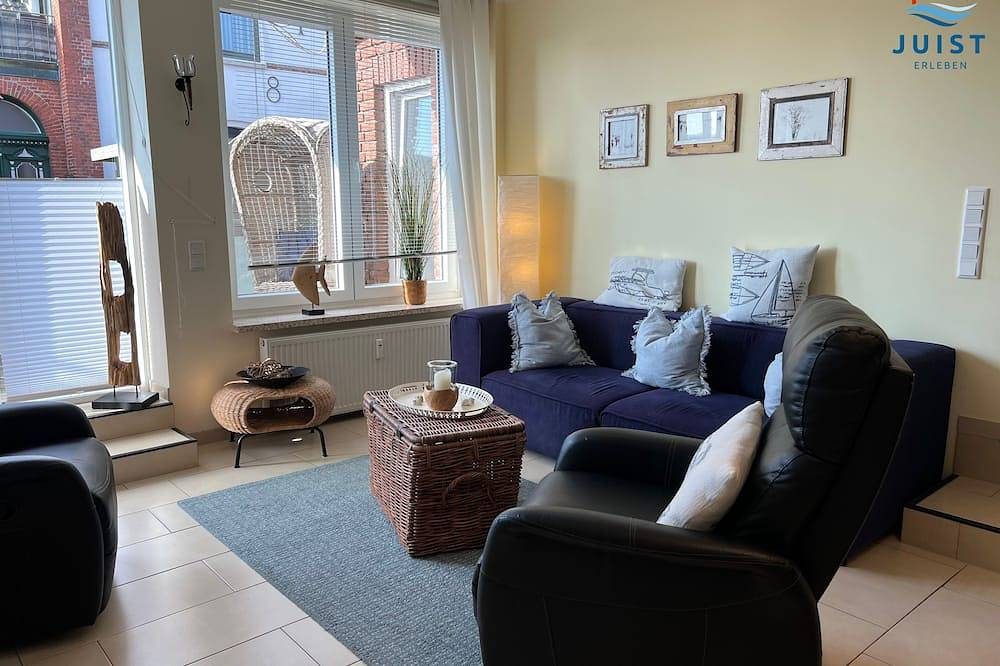 Hundefreundliche modern ausgestattete Ferienwohnung mit Westbalkon in Wattnähe.
