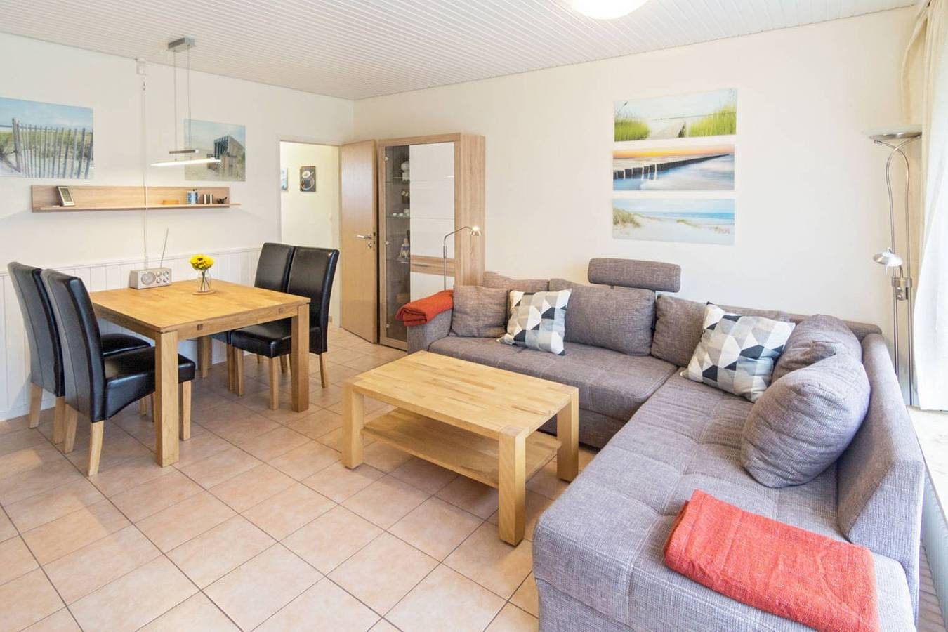 Deichblick: Moderner Bungalow in Norddeich in Norden