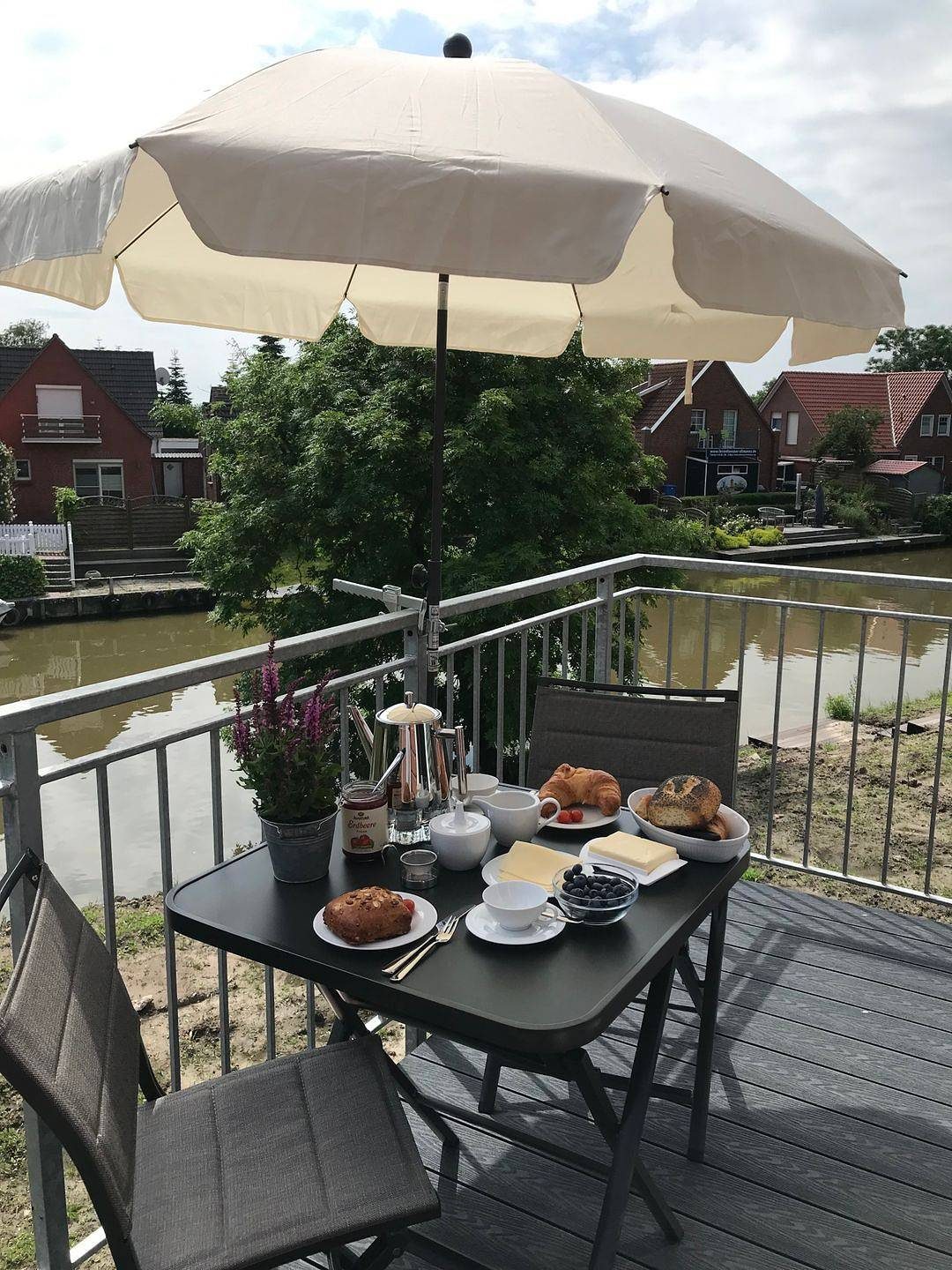 Neue und wunderschöne Ferienwohnung direkt am Wasser! — Bild 2