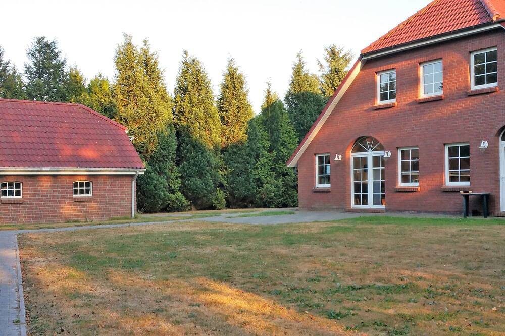 Exklusives geräumiges Ferienhaus mit Kamin in schöner Lage