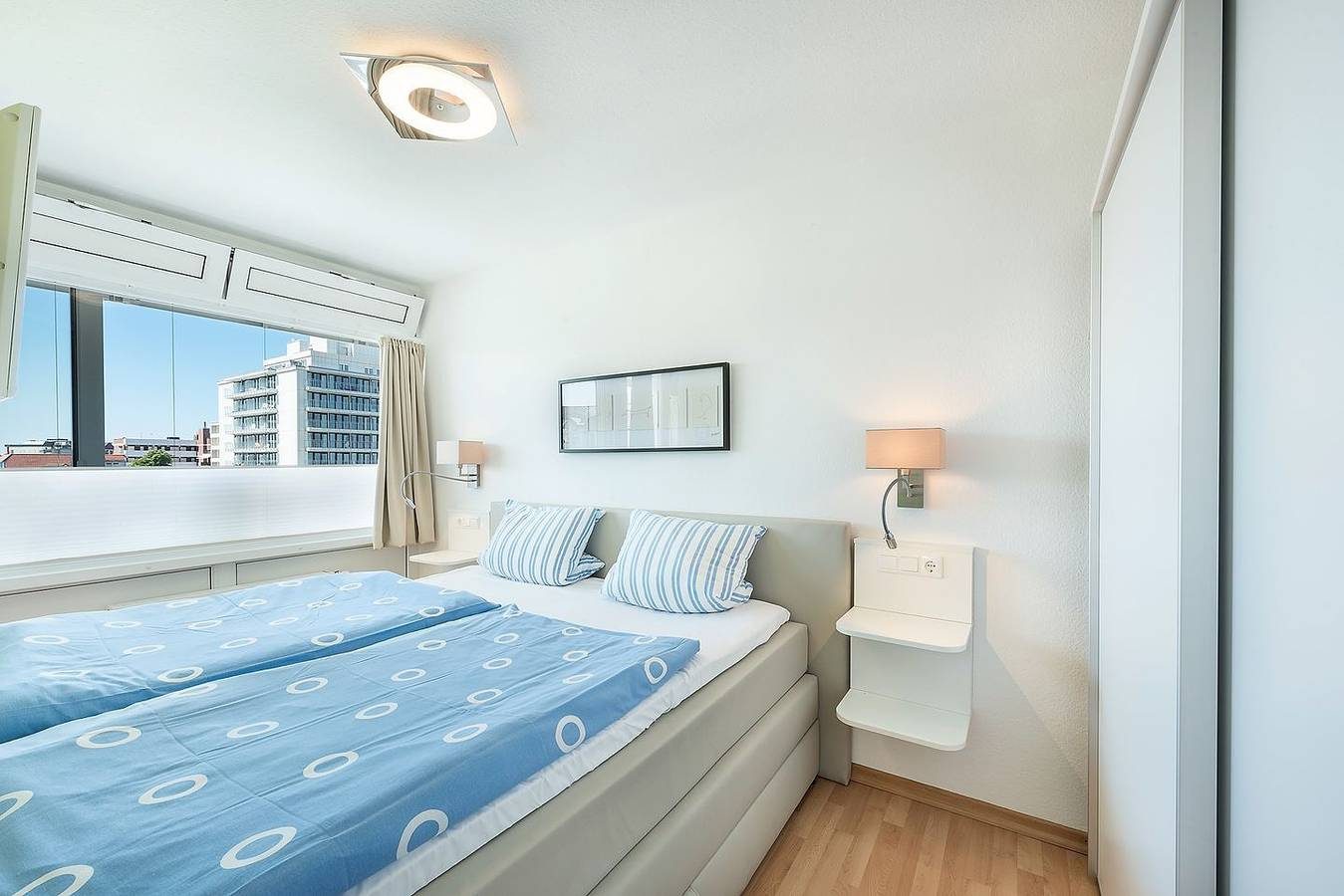 Exklusive Lage, komfortabel wohnen! Das Meer vom Balkon aus genießen — Bild 3