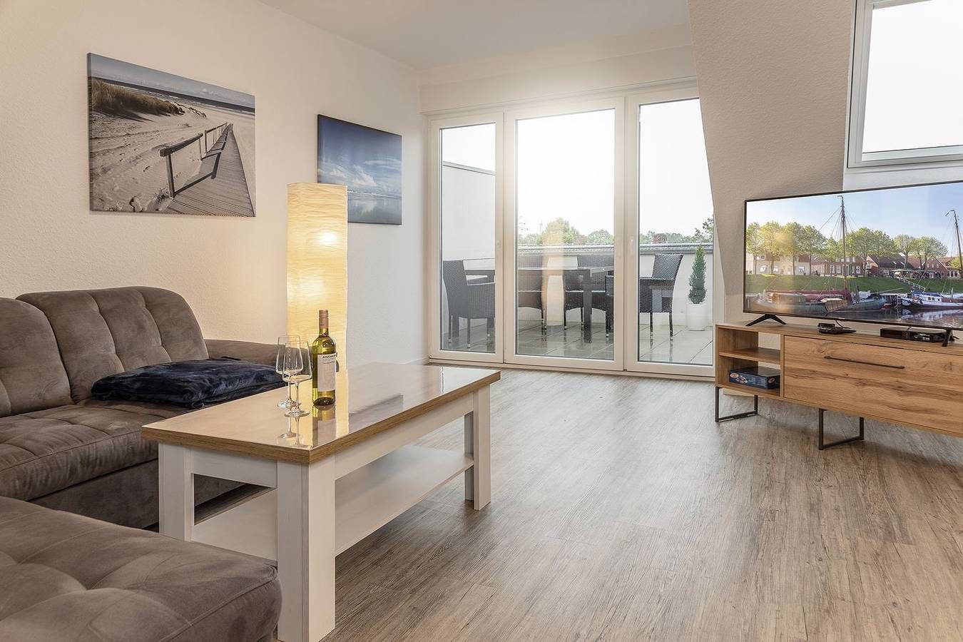 Premium-Ferienwohnung im Dachgeschoß mit 2 Balkonen (Neubau von 2022) in Top-Lage