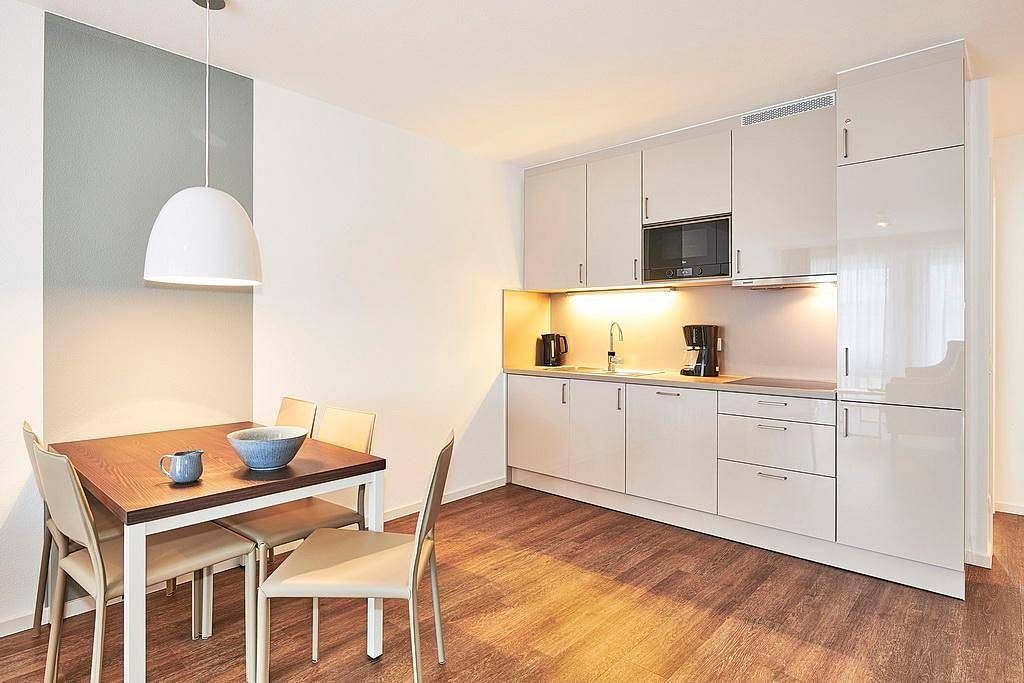 Strandnahes, modernes Apartment mit Westbalkon inkl. Schwimmbad- & Saunanutzung — Bild 5
