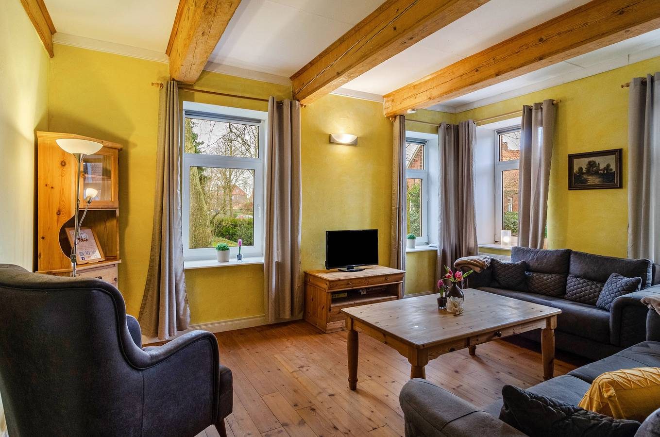 Ferienwohnung 'Gulfhof Oldersum 2' mit Terrasse, gemeinsamem Garten und Wlan