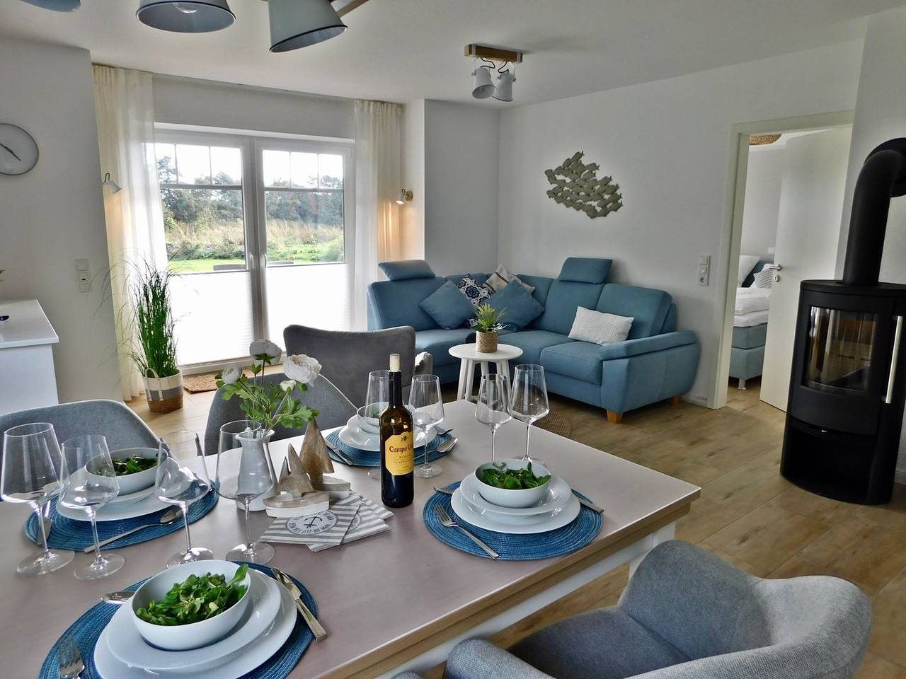 Neue Eg-Ferienwohnung direkt an der Greetsieler Gracht mit Wasserzugang — Bild 3