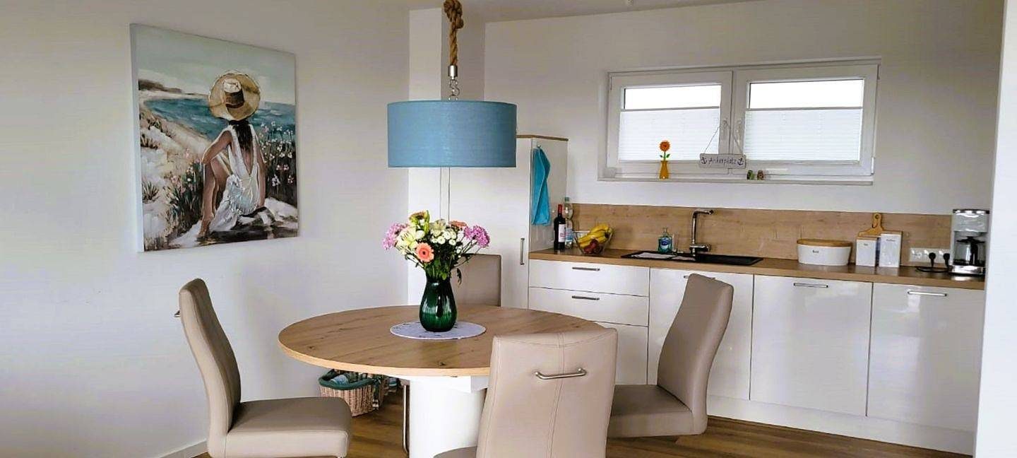 Moderne, hochwertige Ferienwohnung, Sauna, großer Balkon, Meerblick, strandnah