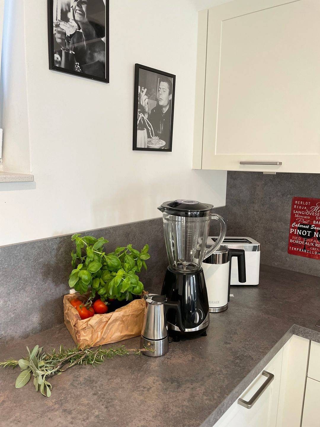Moderne, hochwertige Ferienwohnung, Sauna, großer Balkon, Meerblick, strandnah — Bild 3