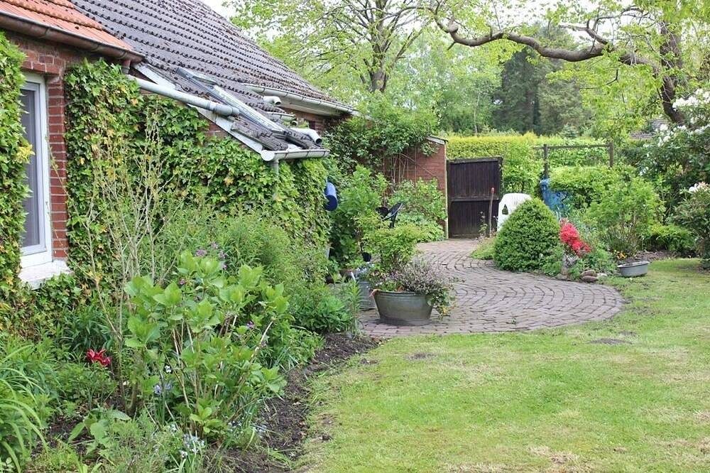 Freistehendes Ferienhaus mit großem Garten — Bild 4