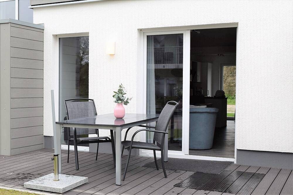 Modernes Ferienhaus, Sauna, Süd-Terrasse, Loggia mit Meerblick, Haustiere — Bild 2
