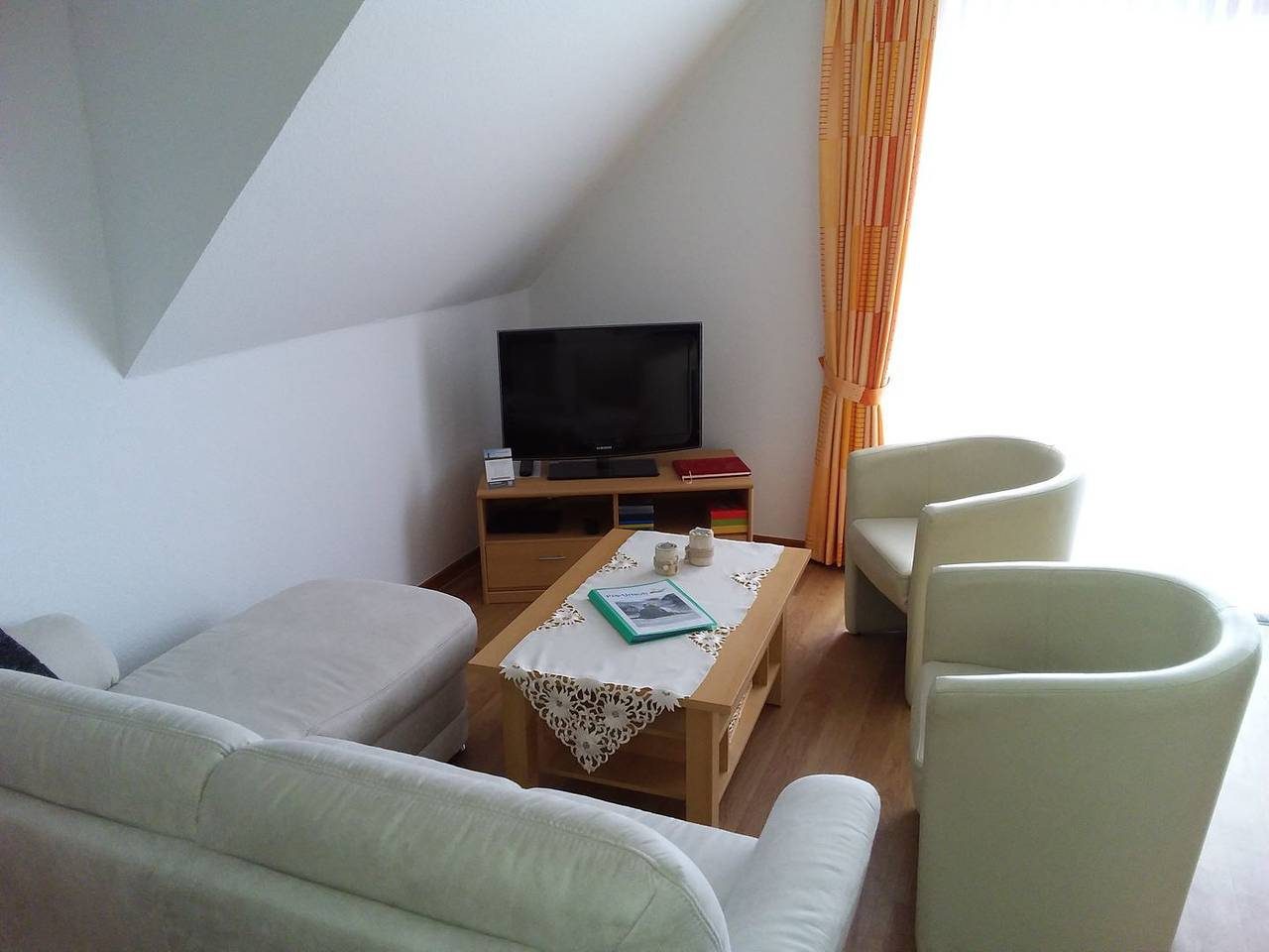 Schöne Ferienwohnung (65qm) für 4 Personen mit Balkon unweit zum Strand — Bild 3