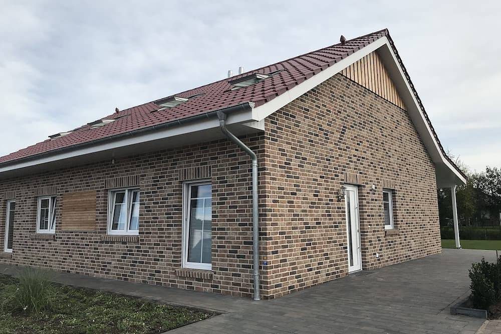 Ferienhaus für 12 P. mit Sauna & Ofen, Direkt am Wasser - 2 Haushälften — Bild 2