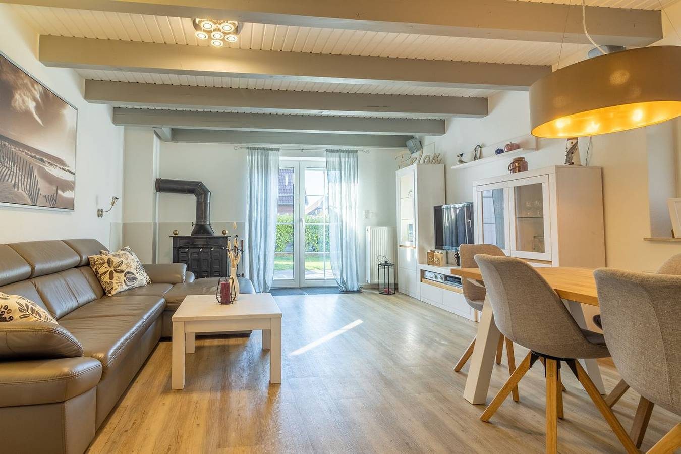 "Familienfreundliches Ferienhaus Alana: Entspannung und Abenteuer in Hooksiel!"