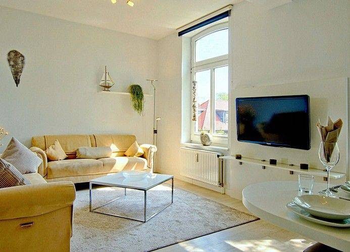Bernstein - moderne Ferienwohnung im Rosengarten