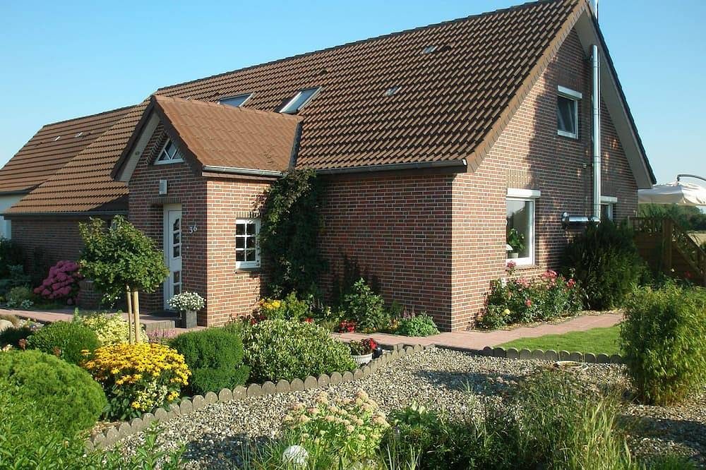 Ferienwohnung direkt am Deich mit Strandkorb