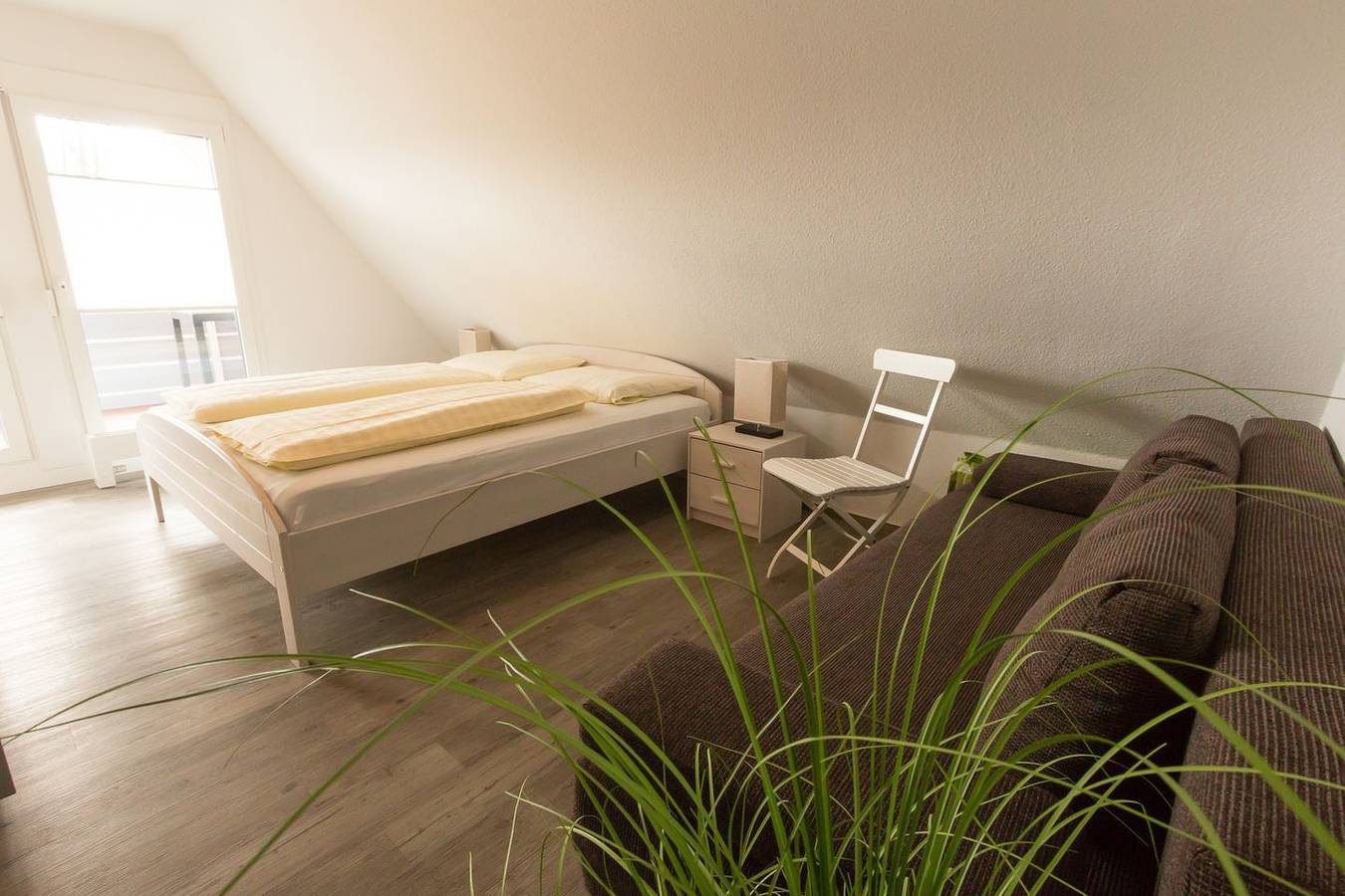 Maisonette-Wohnung mit 2 Schlafzimmern + 2 überd. Balkonen 60 m² bis zu 6 Pers. — Bild 5