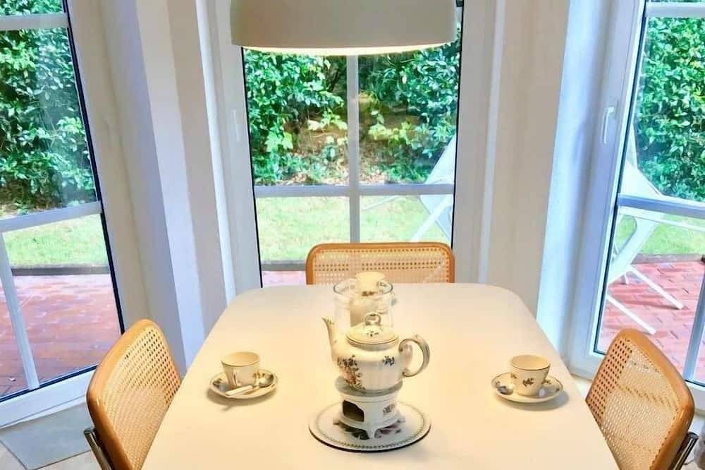 Die gemütliche Ferienwohnung „Edes Huus“ liegt ruhig im Grünen am Langeooger Ort — Bild 4