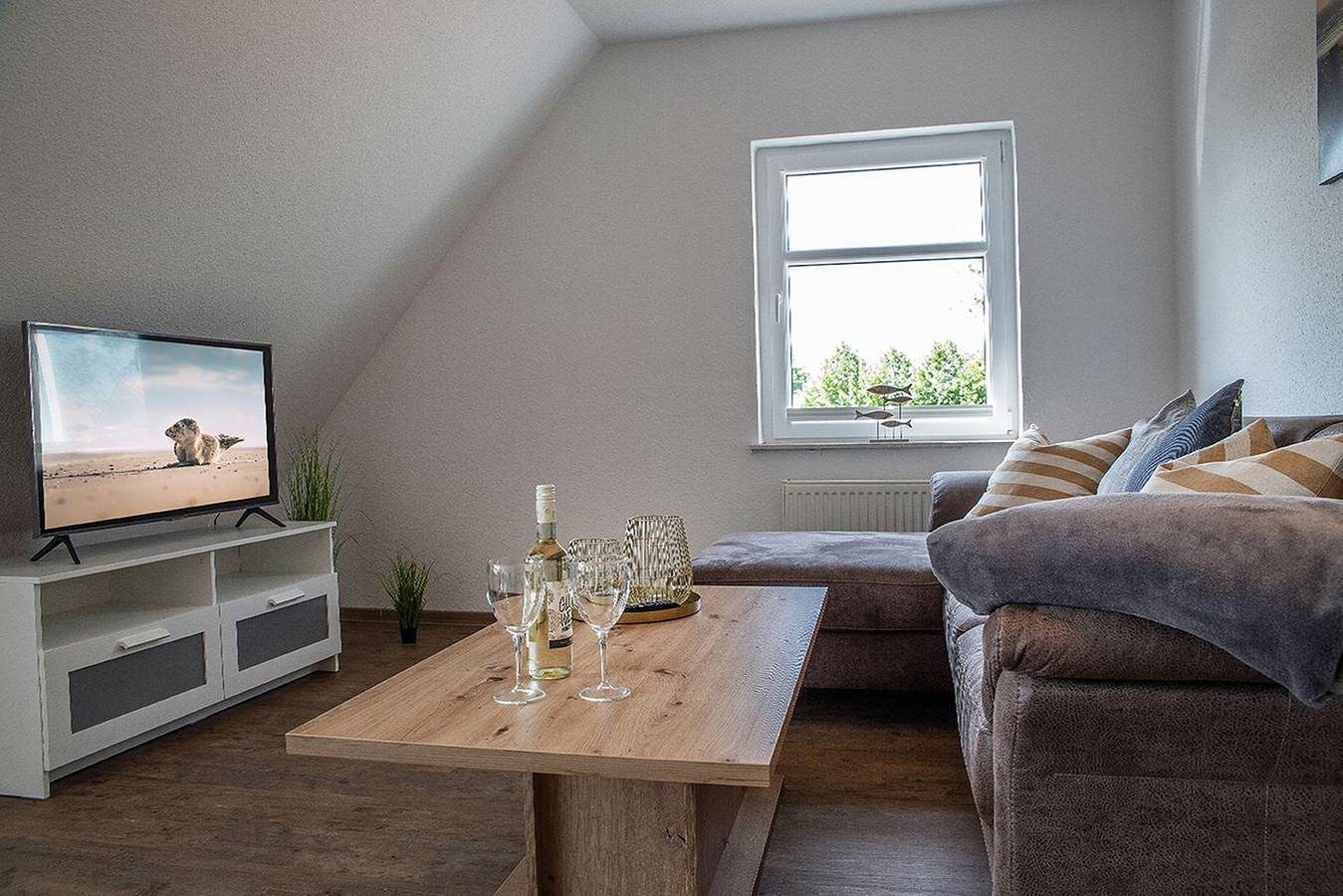 Lauschigkeit pur: Die freundliche Og-Wohnung (mit separatem Eingang) wurde 2021 neu renoviert. — Bild 4